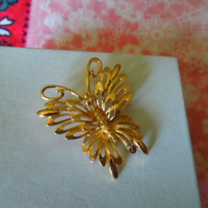 Vintage Monet gold butterfly brooch/pin